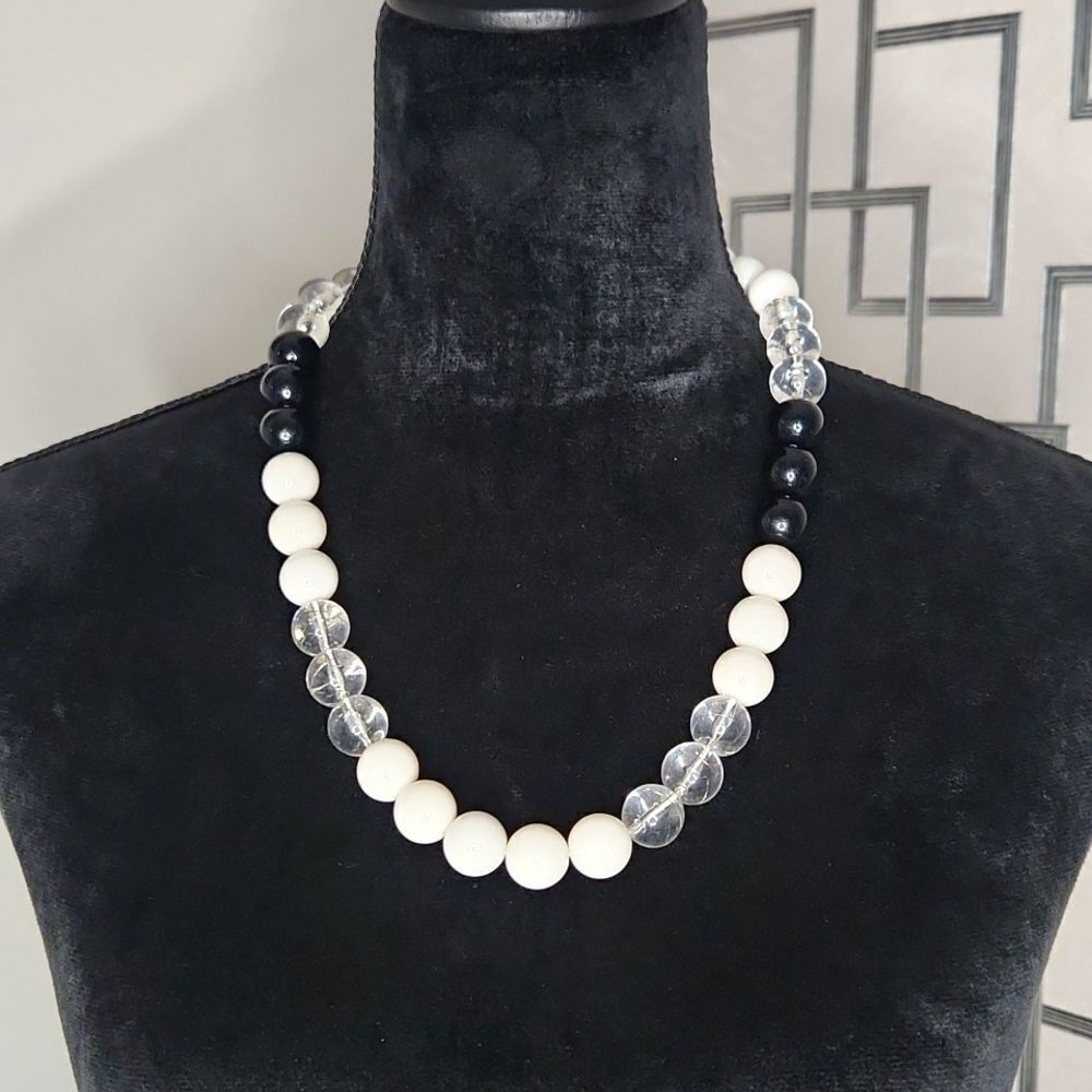 Elegant Black, White & Clear Beaded Necklace – Timeless & Chic